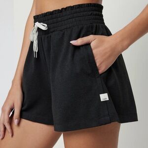 Vuori Women Boxy Black Shorts Small